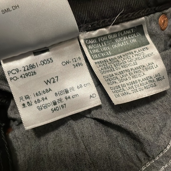 Levi's Icon Wedgie Raw Edge Distressed Jeans - Picture 9 of 9